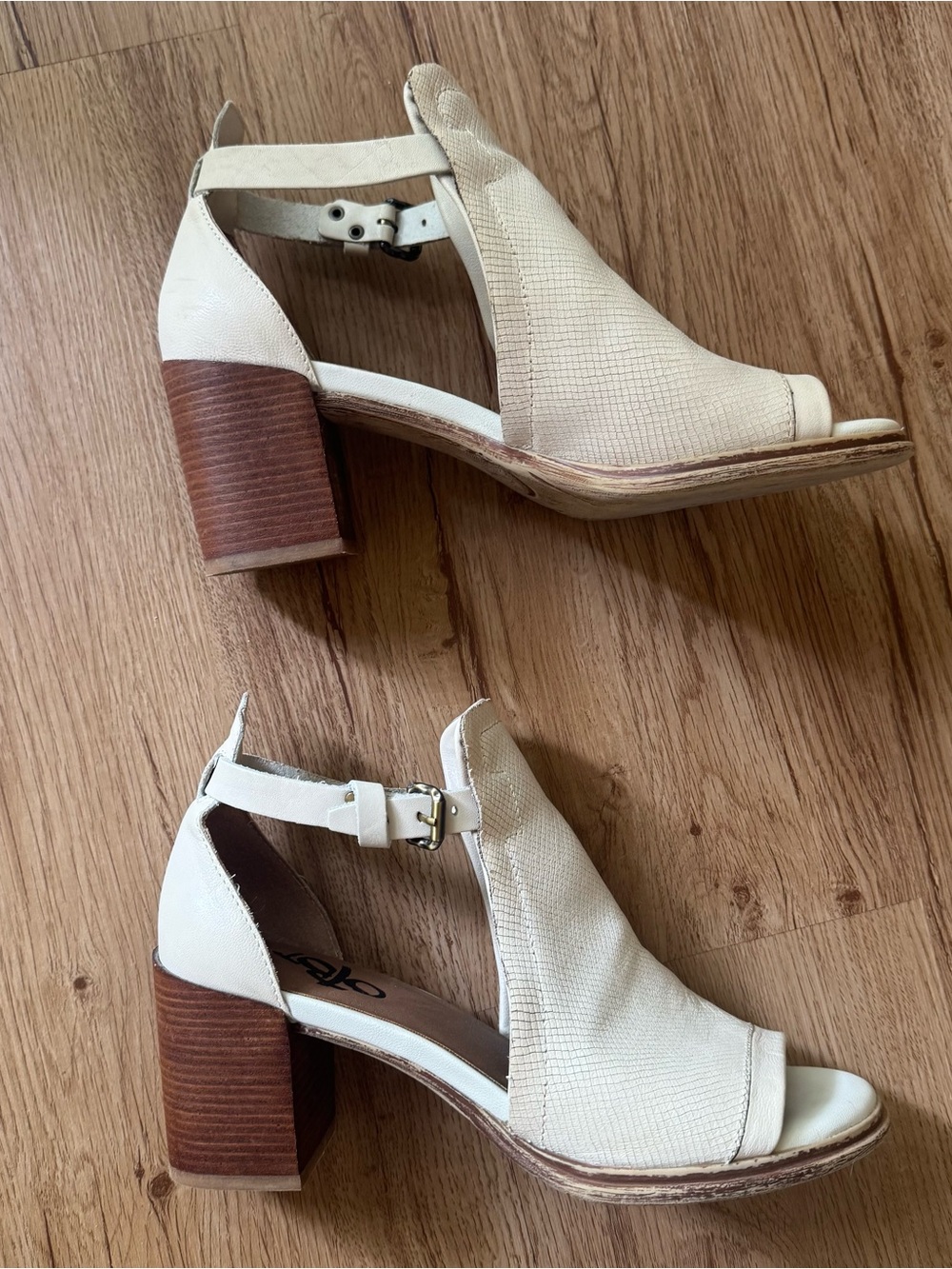 Metaphor Cream Open-Toe Block Heel Sandals with Wood-Tone Heel